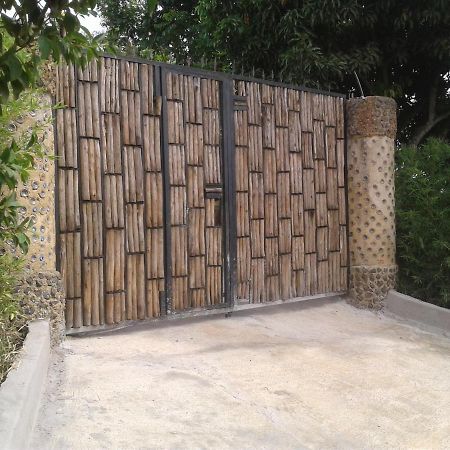Plastic Bottles House Entebbe Exterior foto
