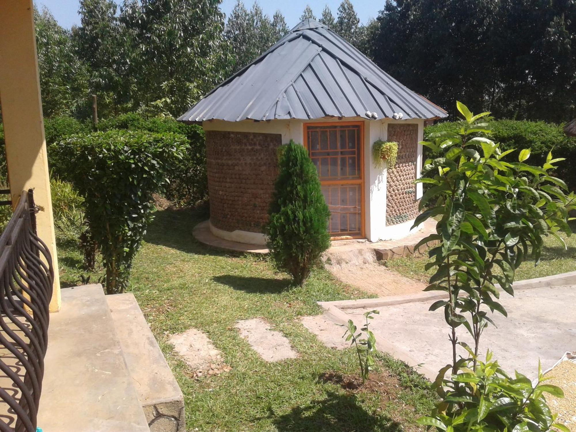Plastic Bottles House Entebbe Exterior foto