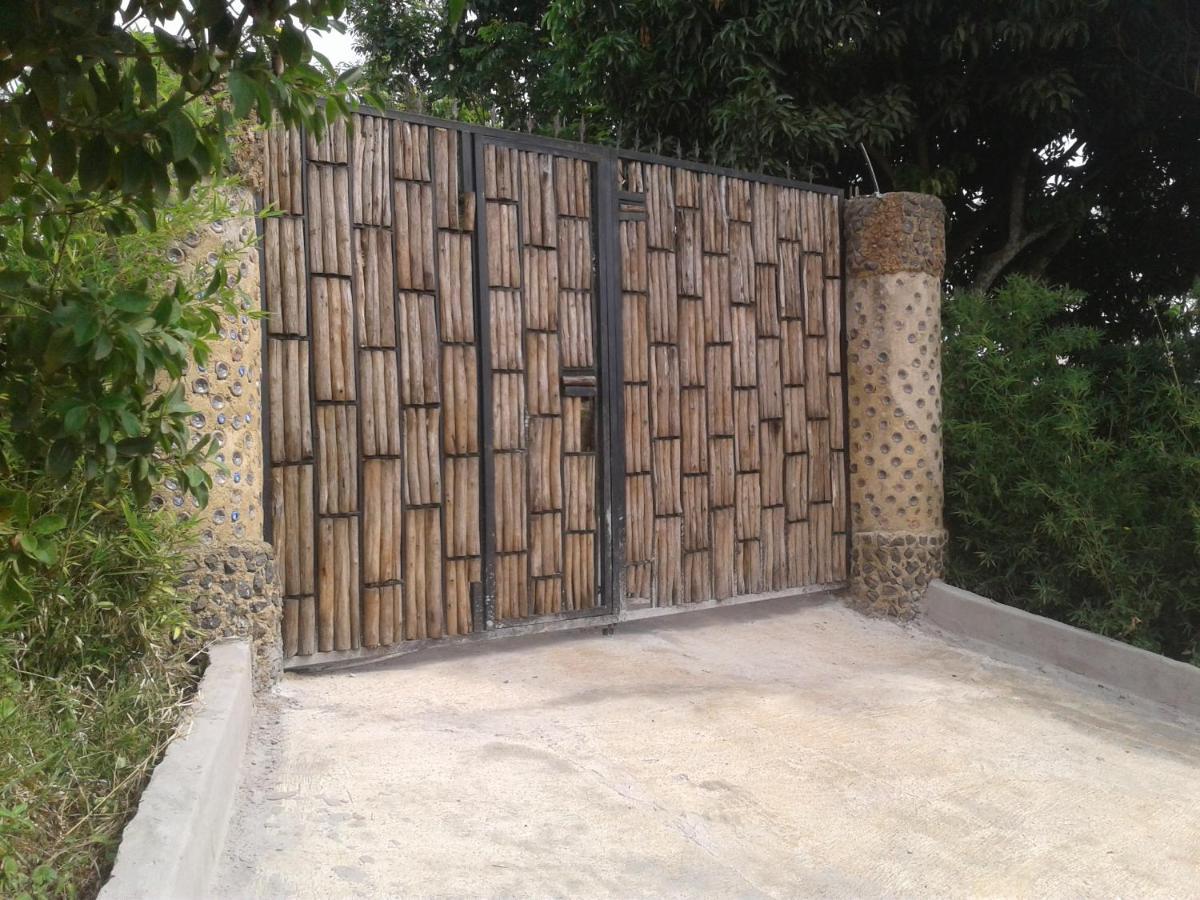 Plastic Bottles House Entebbe Exterior foto