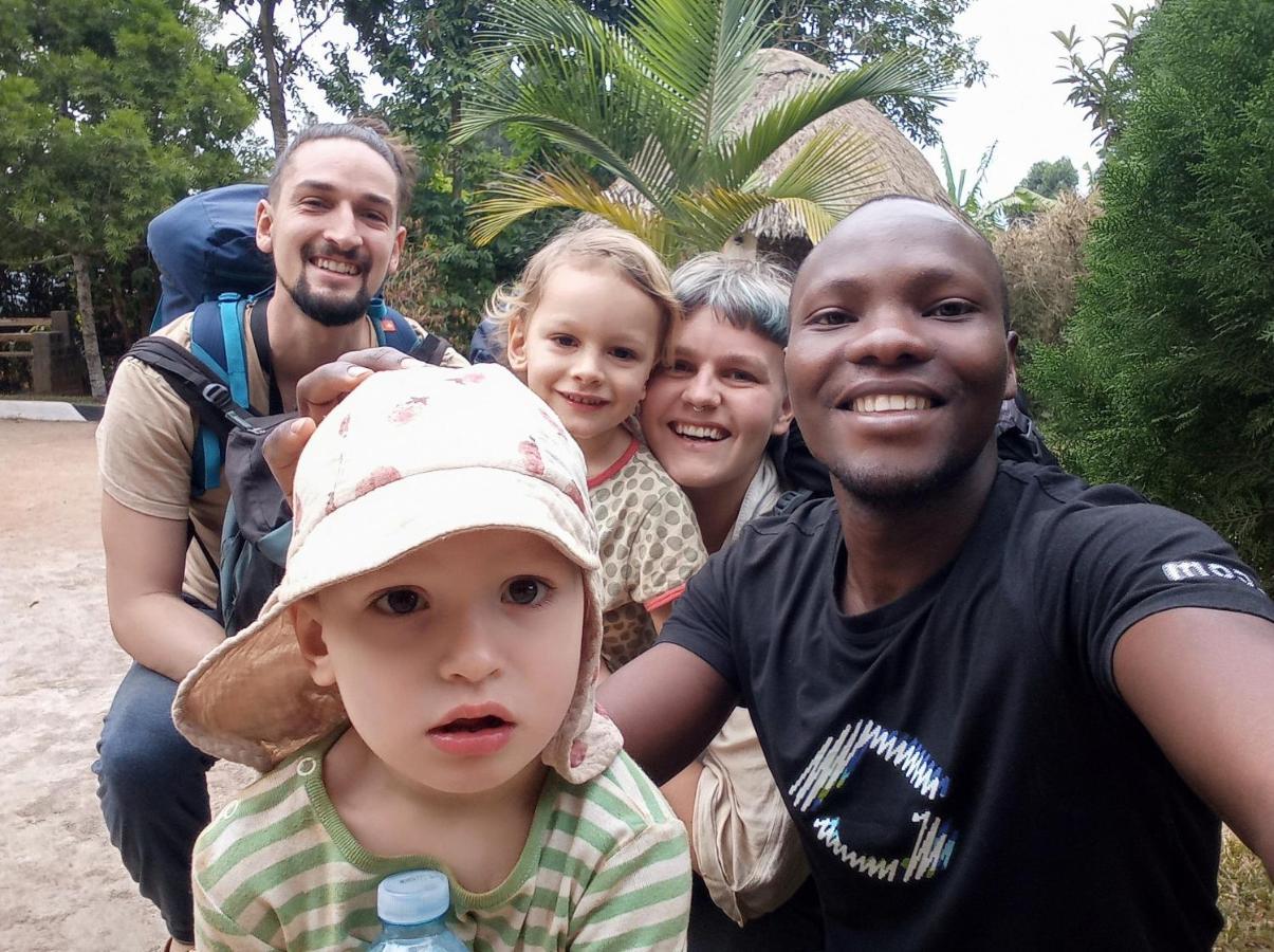 Plastic Bottles House Entebbe Exterior foto