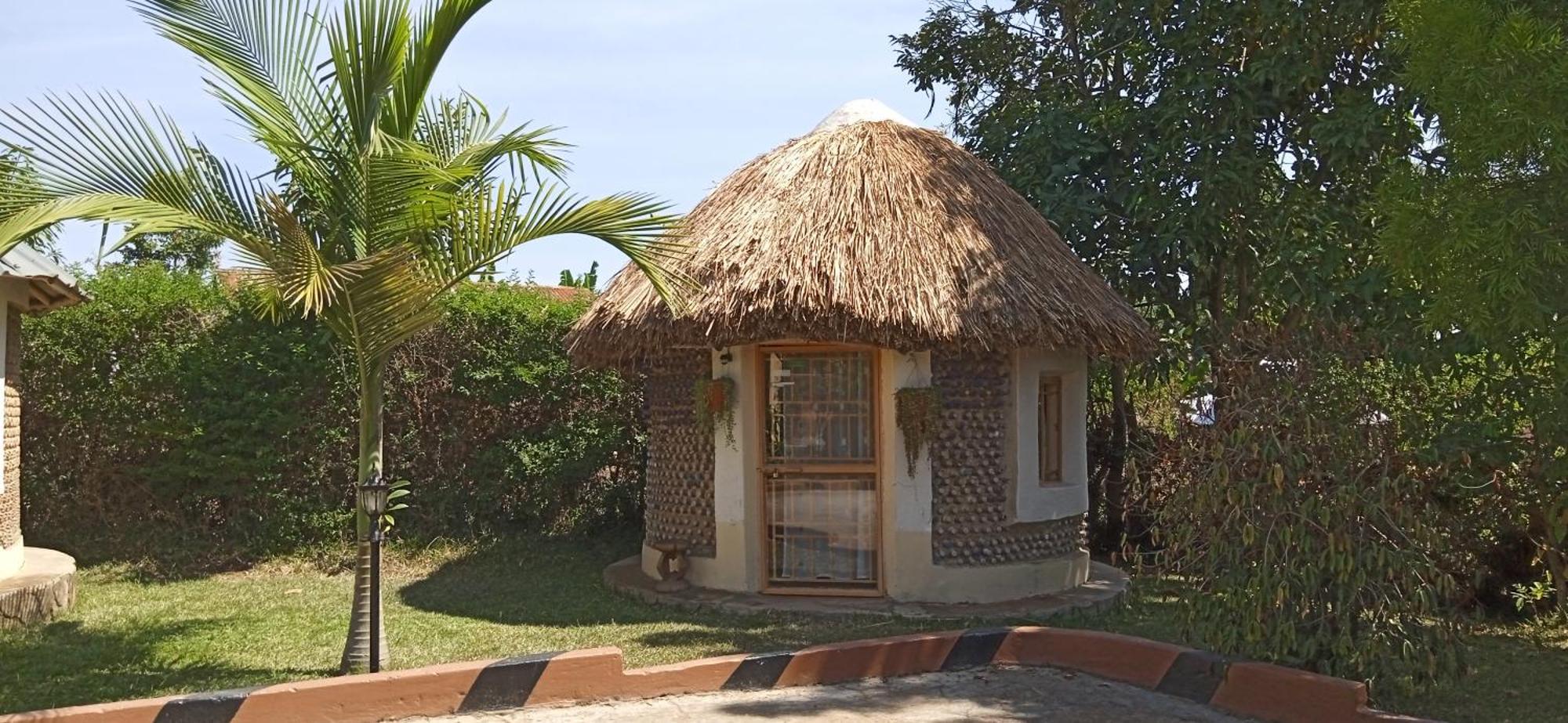 Plastic Bottles House Entebbe Exterior foto