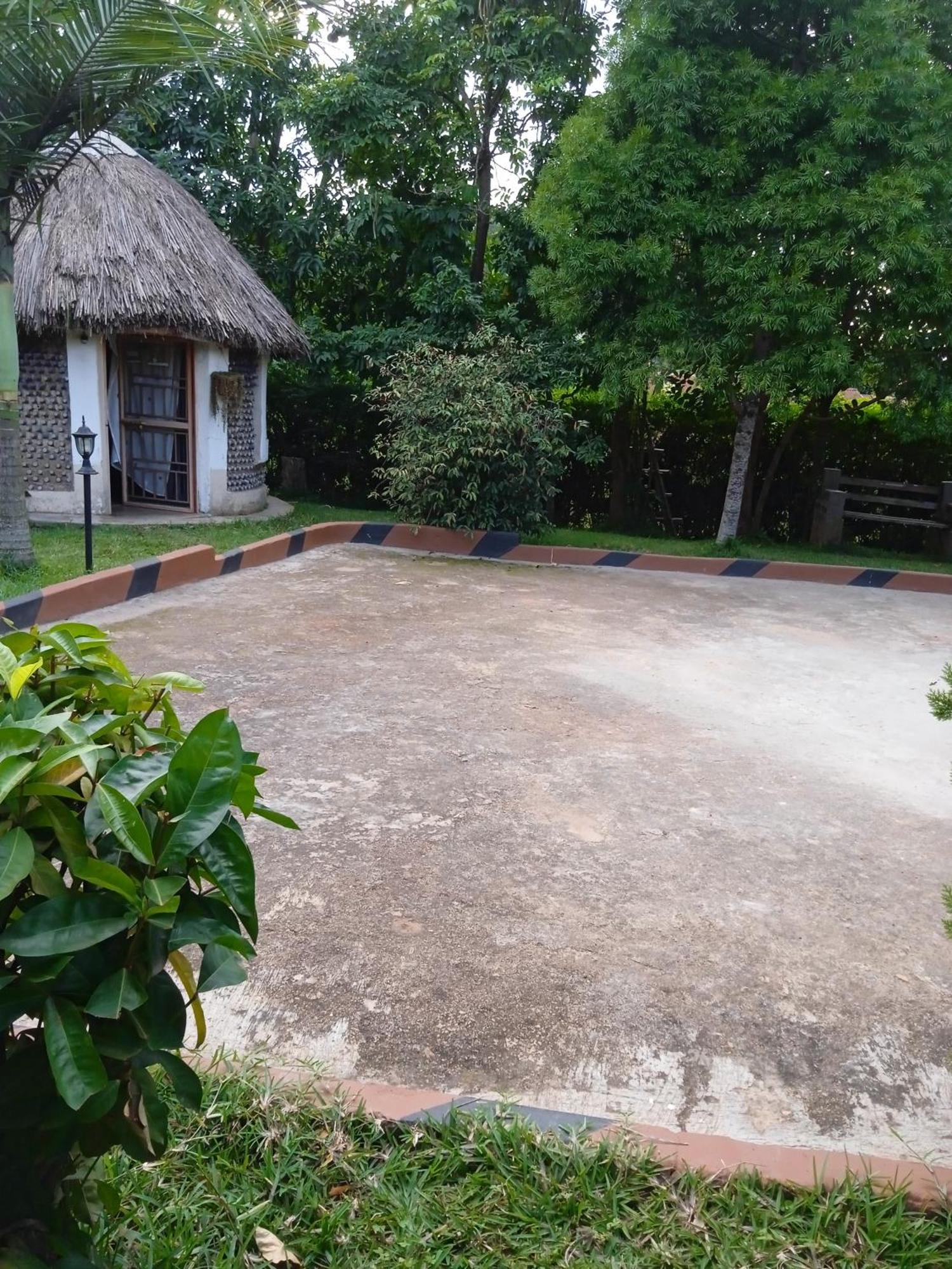 Plastic Bottles House Entebbe Exterior foto