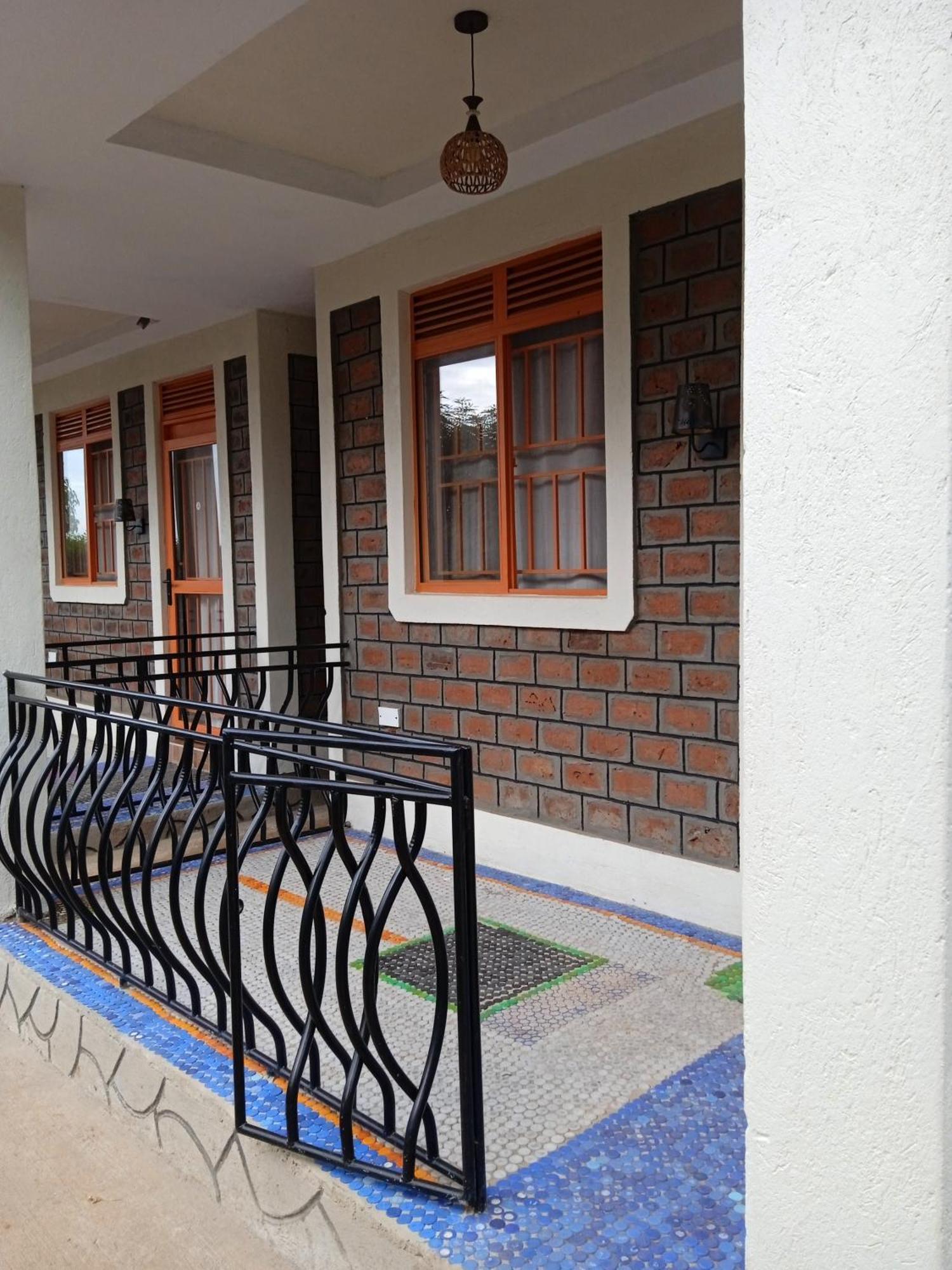 Plastic Bottles House Entebbe Exterior foto