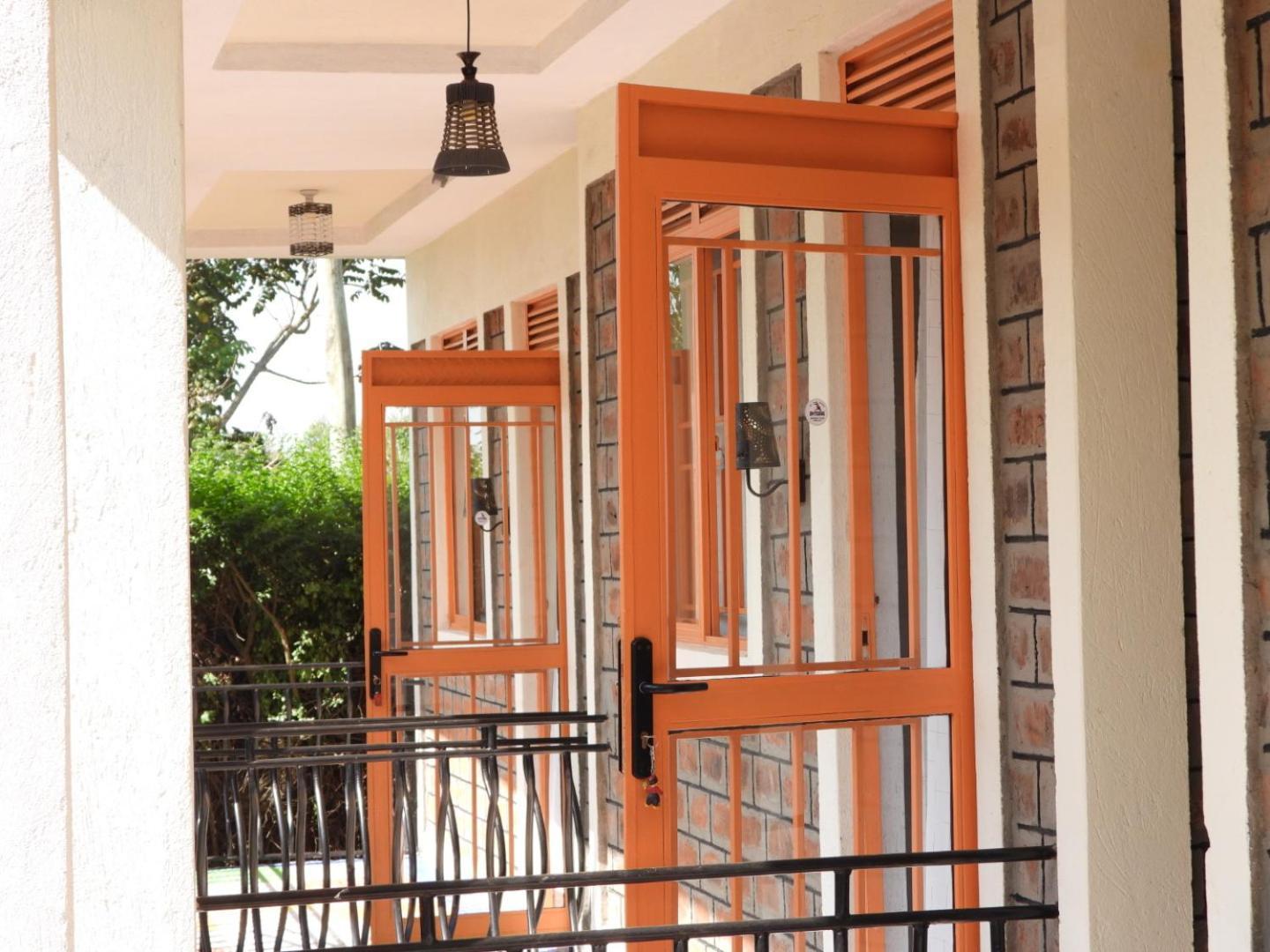 Plastic Bottles House Entebbe Exterior foto
