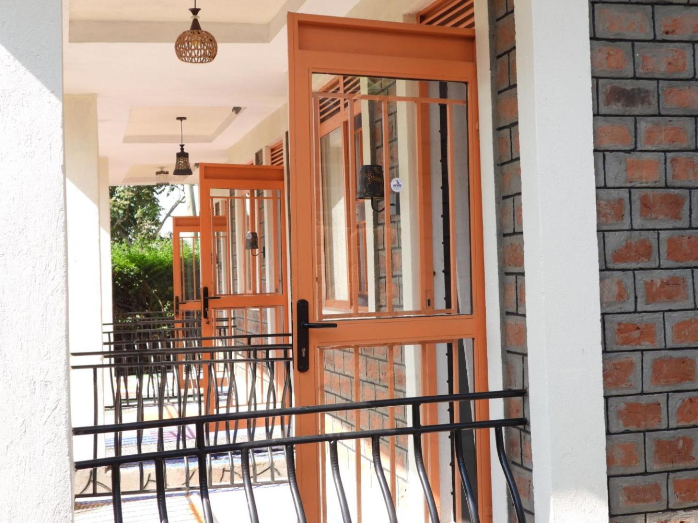 Plastic Bottles House Entebbe Exterior foto