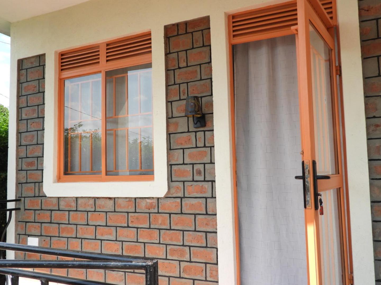 Plastic Bottles House Entebbe Exterior foto