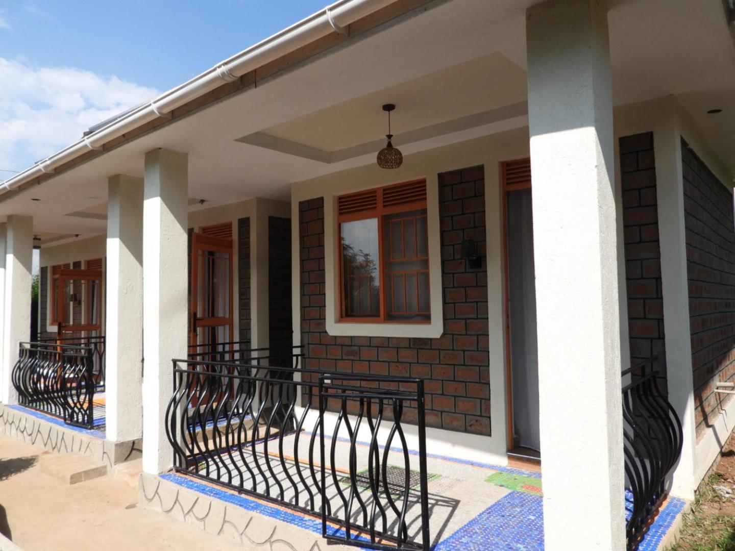 Plastic Bottles House Entebbe Exterior foto