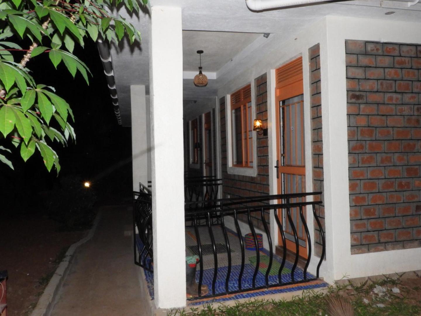 Plastic Bottles House Entebbe Exterior foto
