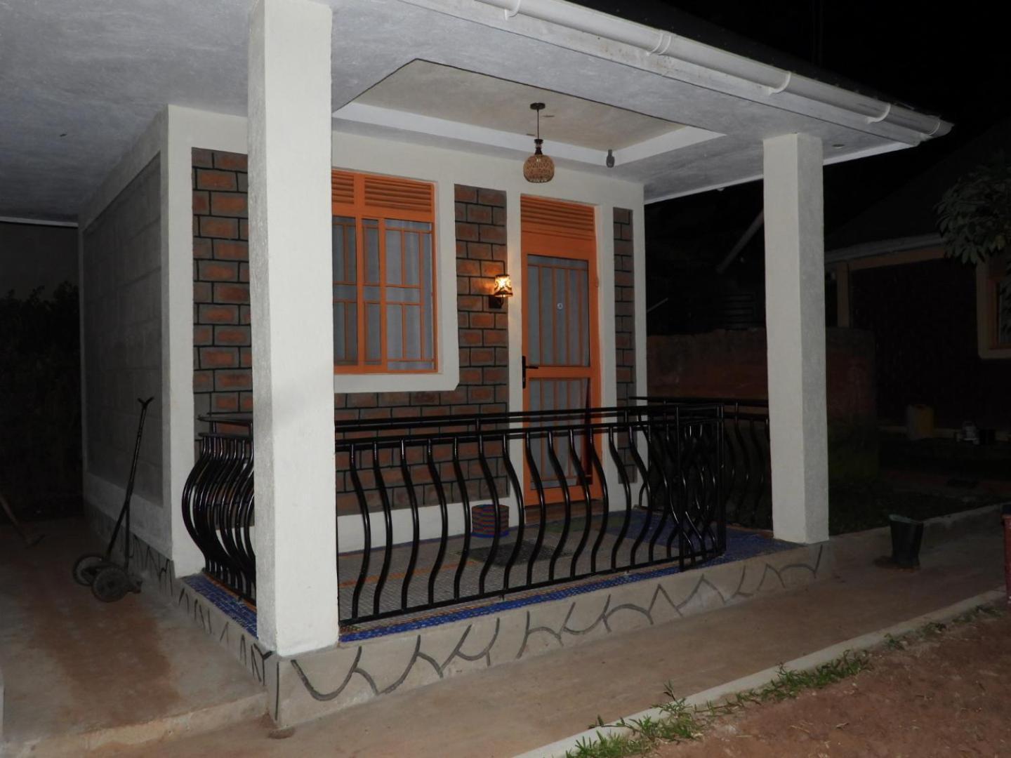 Plastic Bottles House Entebbe Exterior foto