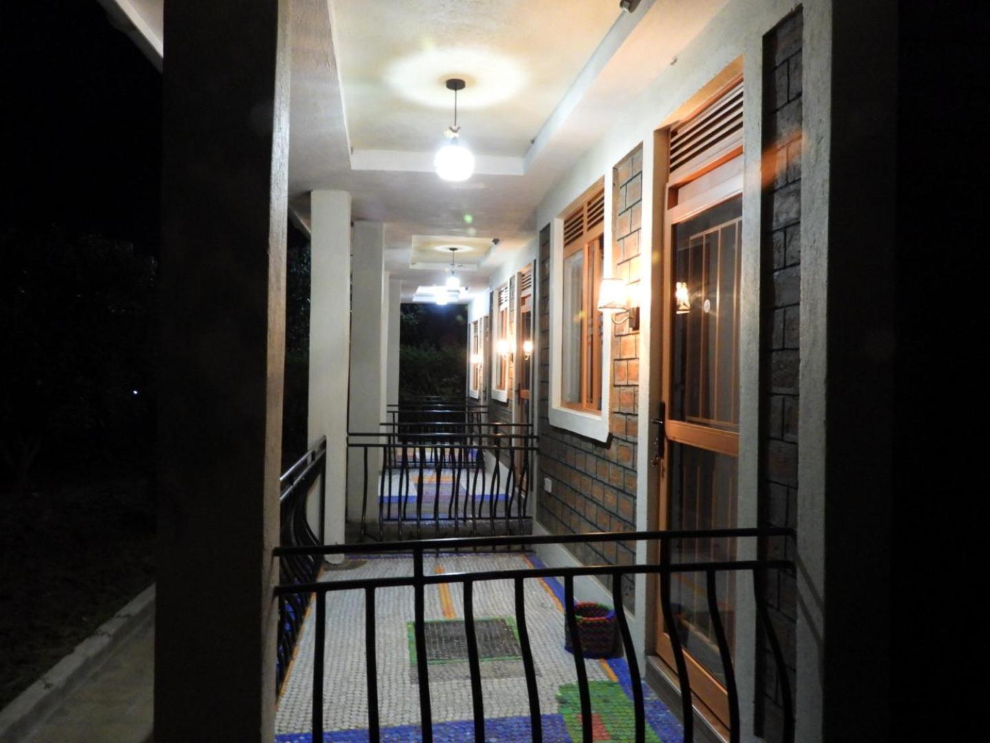 Plastic Bottles House Entebbe Exterior foto